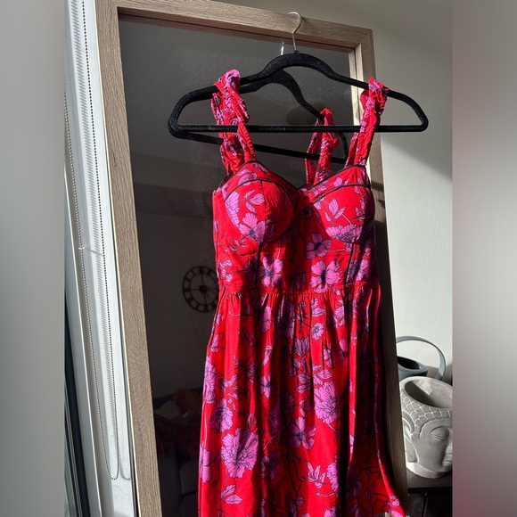 Size Small - Picture 2 of 3